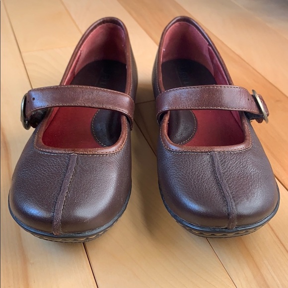 Born Women’s Mary Jane Brown Leather flats - Picture 3 of 9